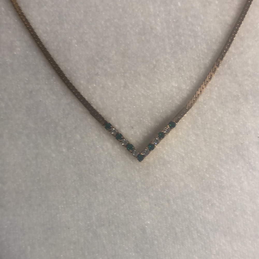 ❤️4/$10 gold-tone faux Diamond & emerald necklace